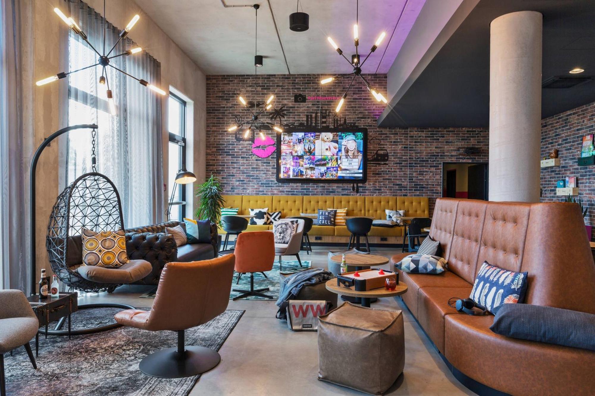 Moxy Frankfurt Airport Kelsterbach Hotel Екстериор снимка