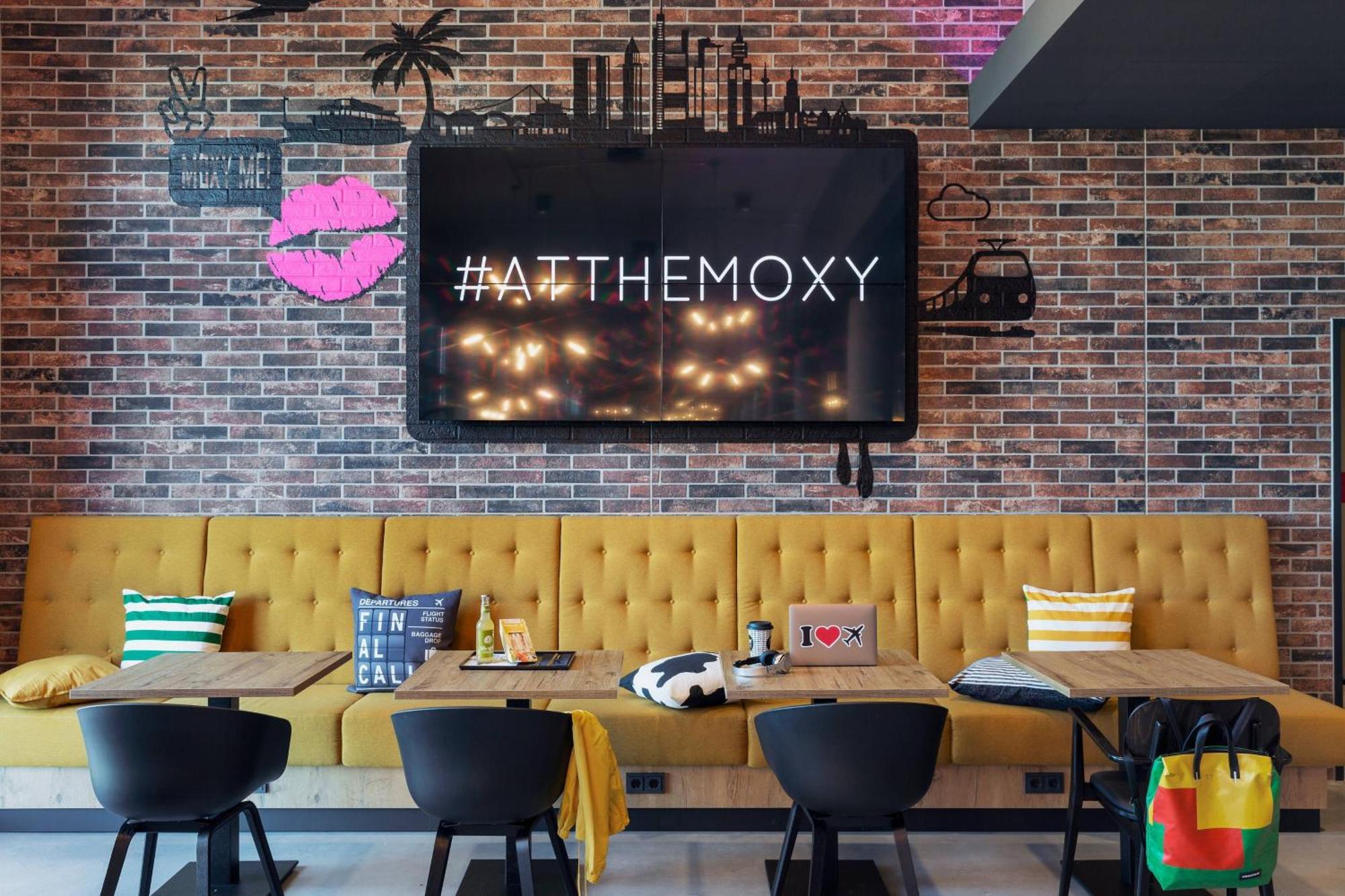 Moxy Frankfurt Airport Kelsterbach Hotel Екстериор снимка