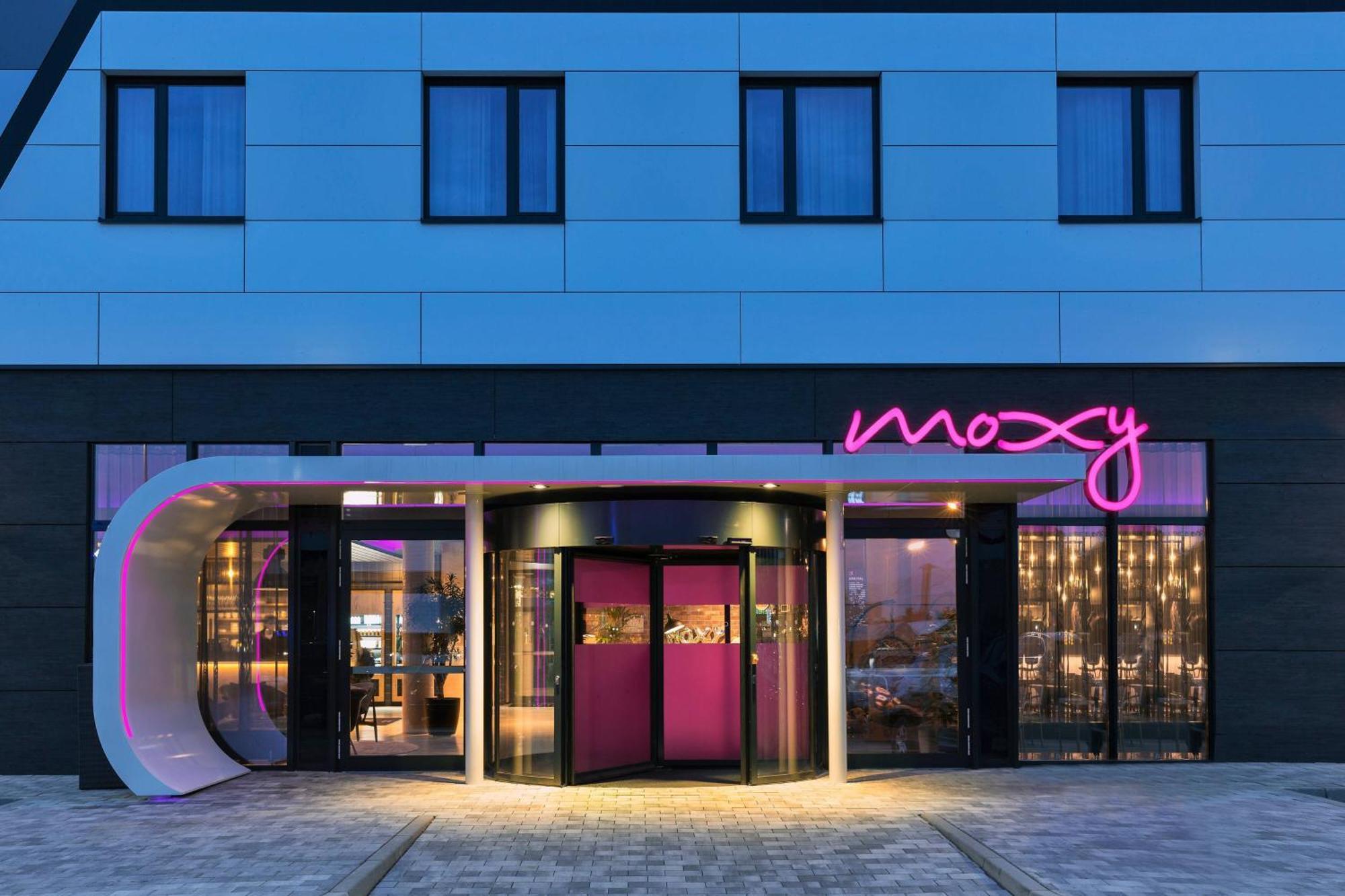 Moxy Frankfurt Airport Kelsterbach Hotel Екстериор снимка