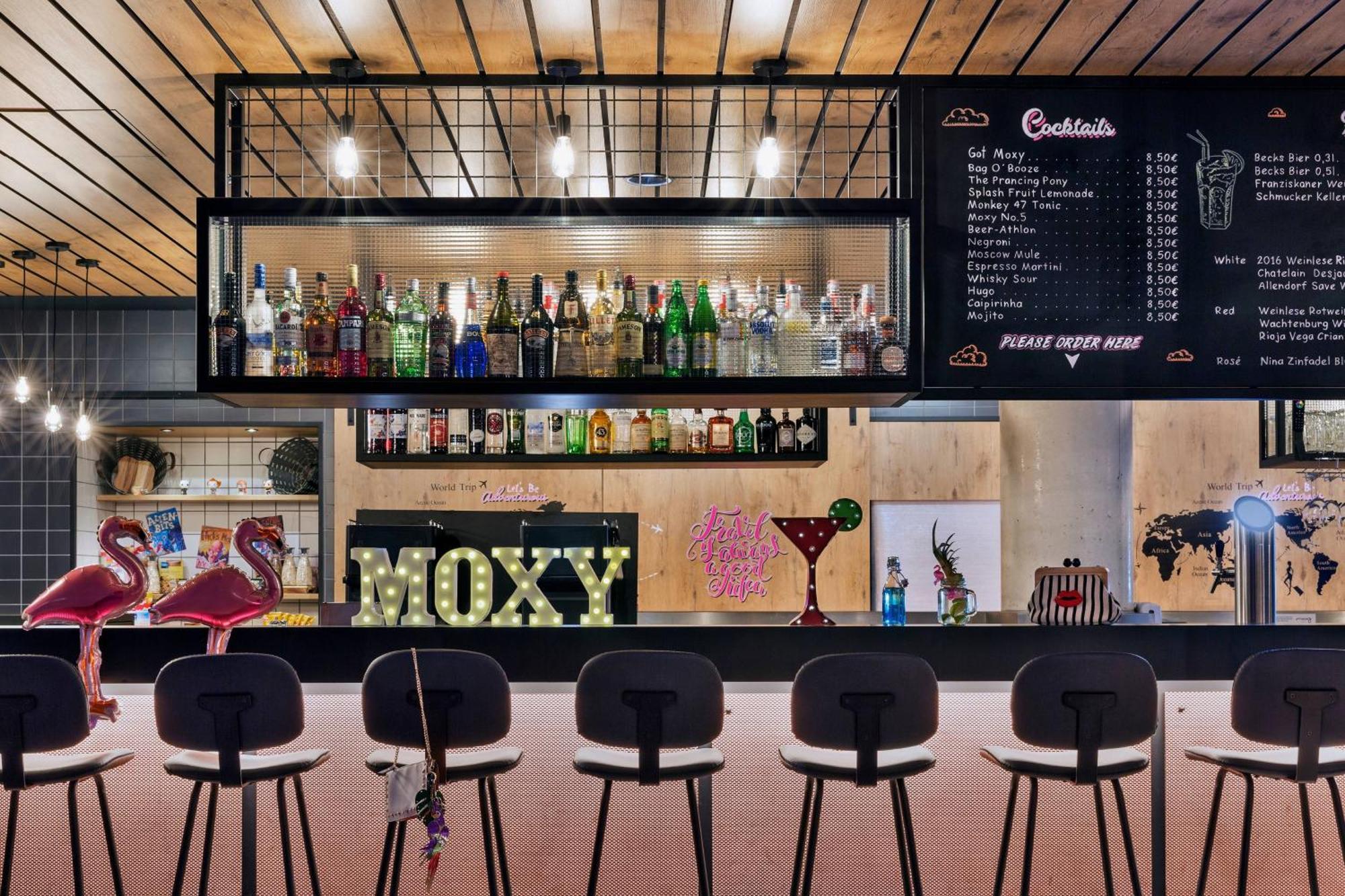 Moxy Frankfurt Airport Kelsterbach Hotel Екстериор снимка