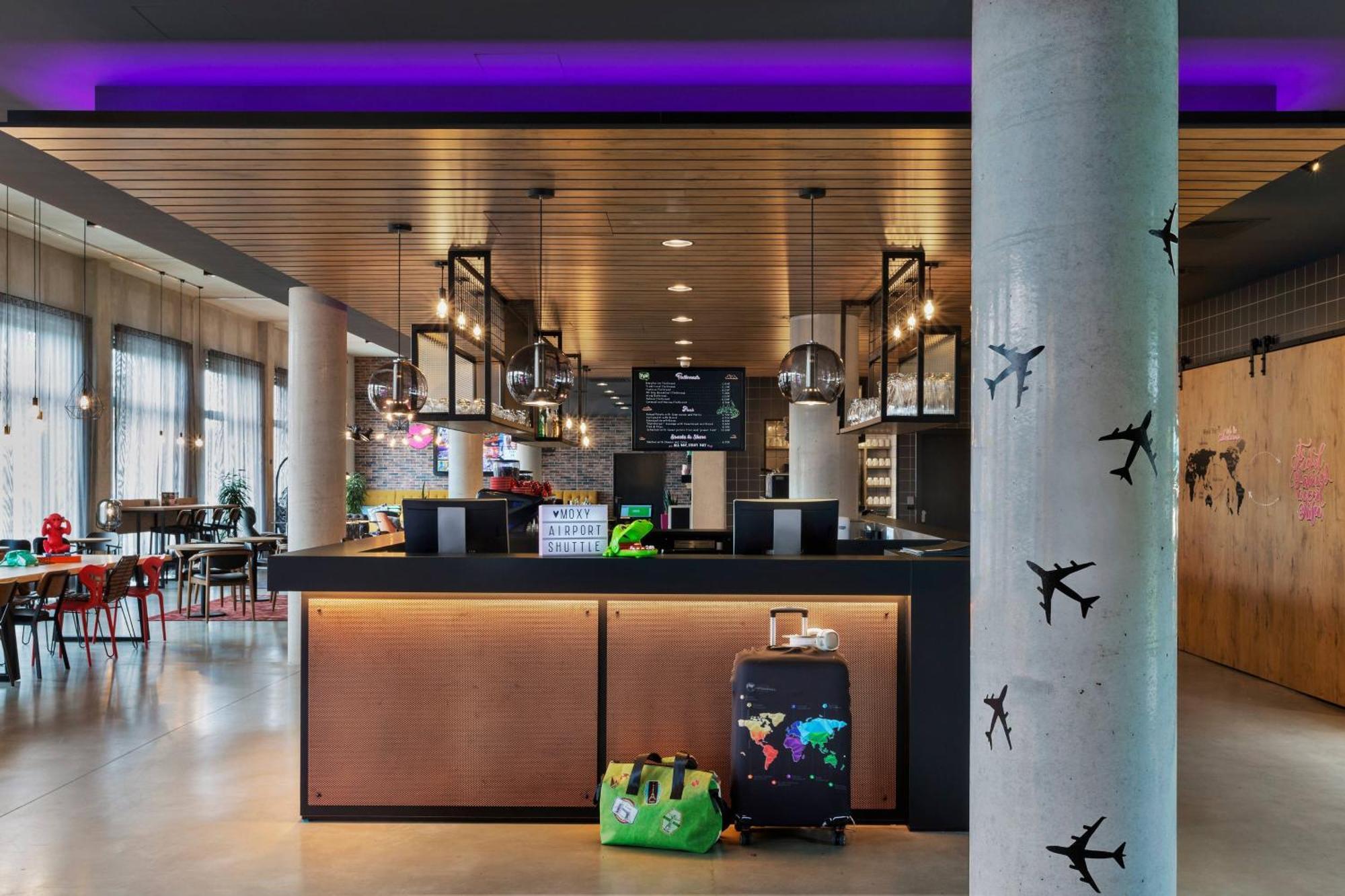 Moxy Frankfurt Airport Kelsterbach Hotel Екстериор снимка